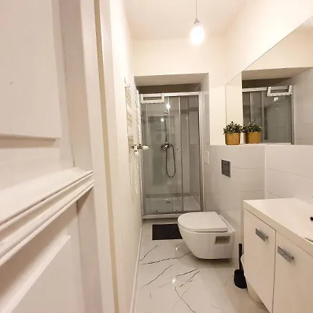 Apartament w centrum z parkingiem - 23 Marca 5 *